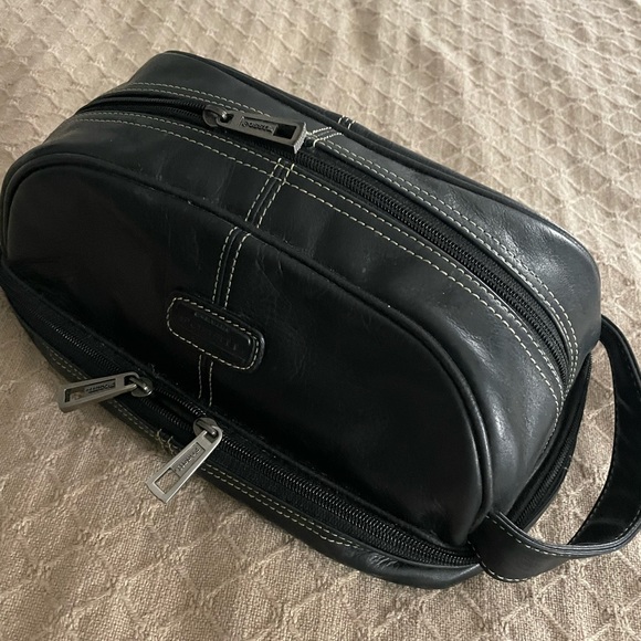 Fossil Black Genuine Leather Toiletry Bag(Men’s) - Picture 6 of 9
